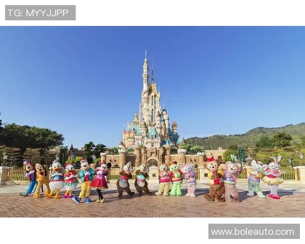 足球明星与迪士尼梦幻世界的奇妙合影瞬间分享