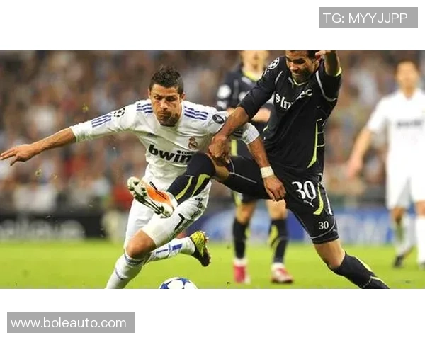 足球明星各具特色的打球风格解析与技巧分享